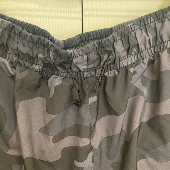 Old Navy 2X Stretch Tech Black Camo Athletic Shorts - Picture 7 of 11